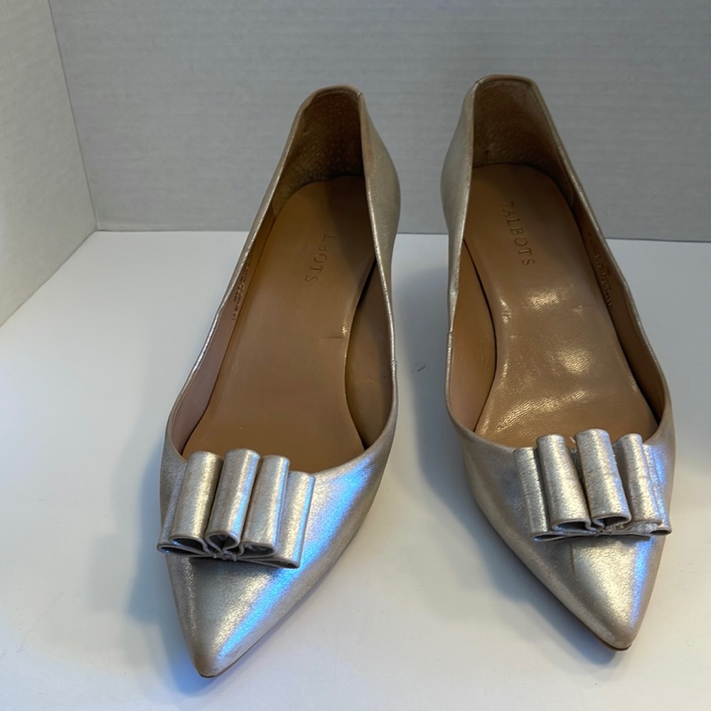 Talbots Women’s 9W kitten heel platinum shoes.